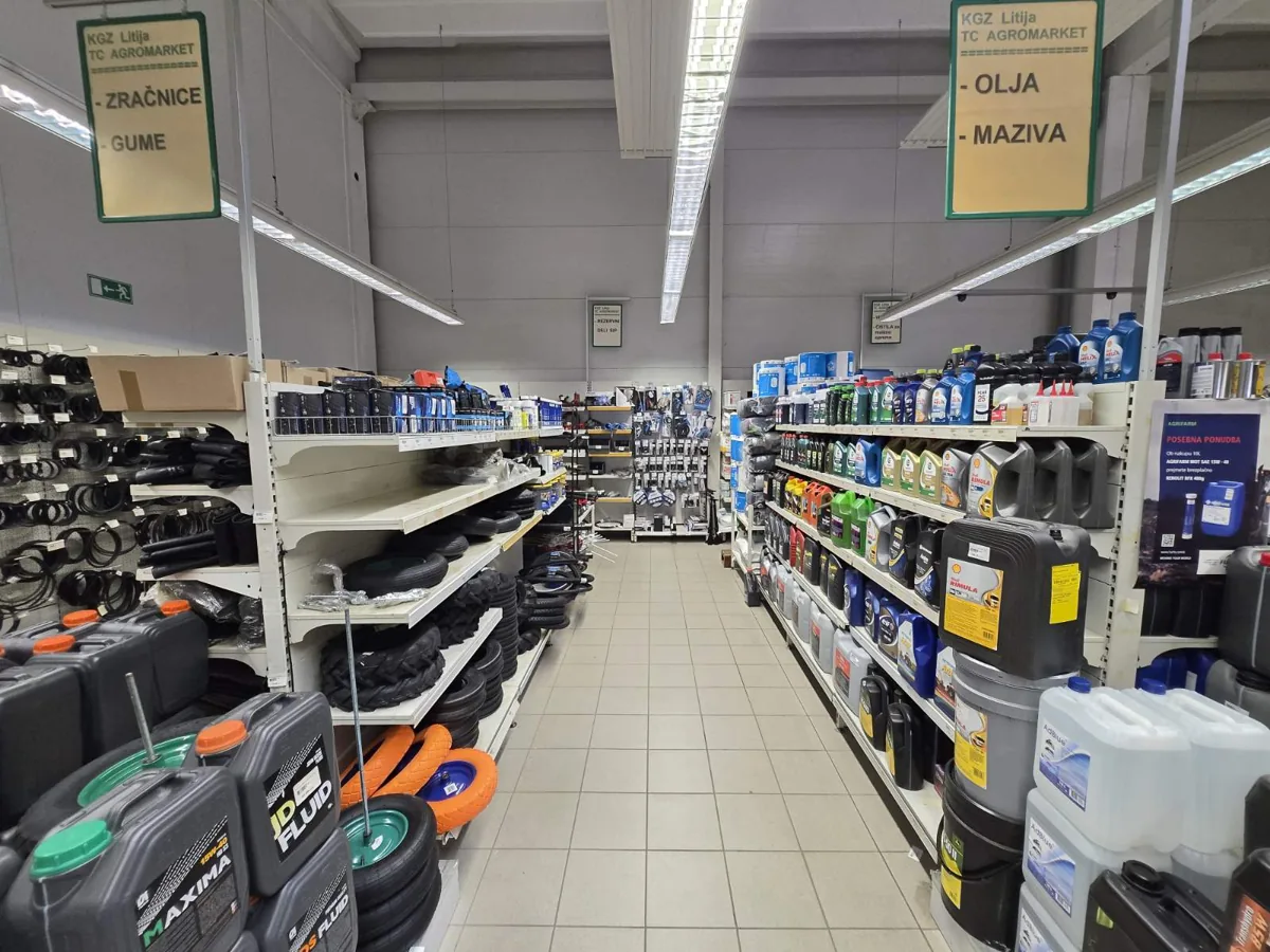 Olja, maziva in dodatna oprema za vrt in delavnico.