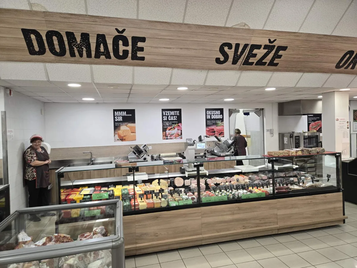 Strežni oddelki v TC Supermarket Litija.
